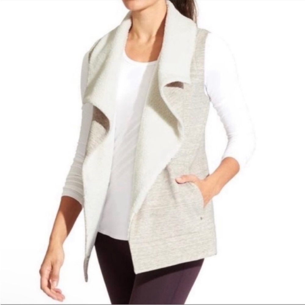 Athleta Apres Anything Vest Sherpa Fleece Jacket Cream Oatmeal Sz XXS